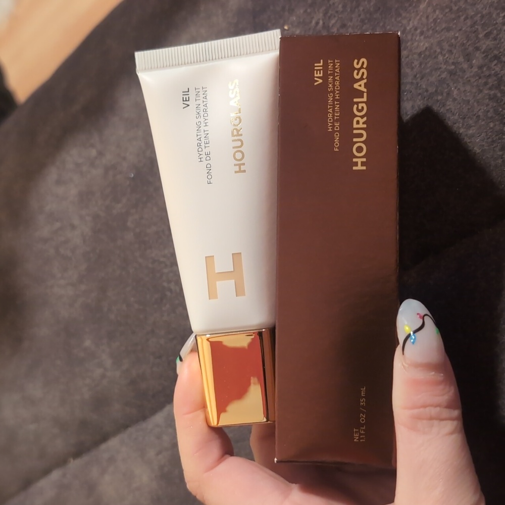 Hourglass Veil Hydrating Skin Tint in the Shade 3